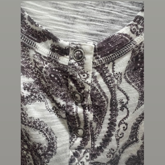 CHASER comfy top size Large Pattered Brown White design - Picture 2 of 5